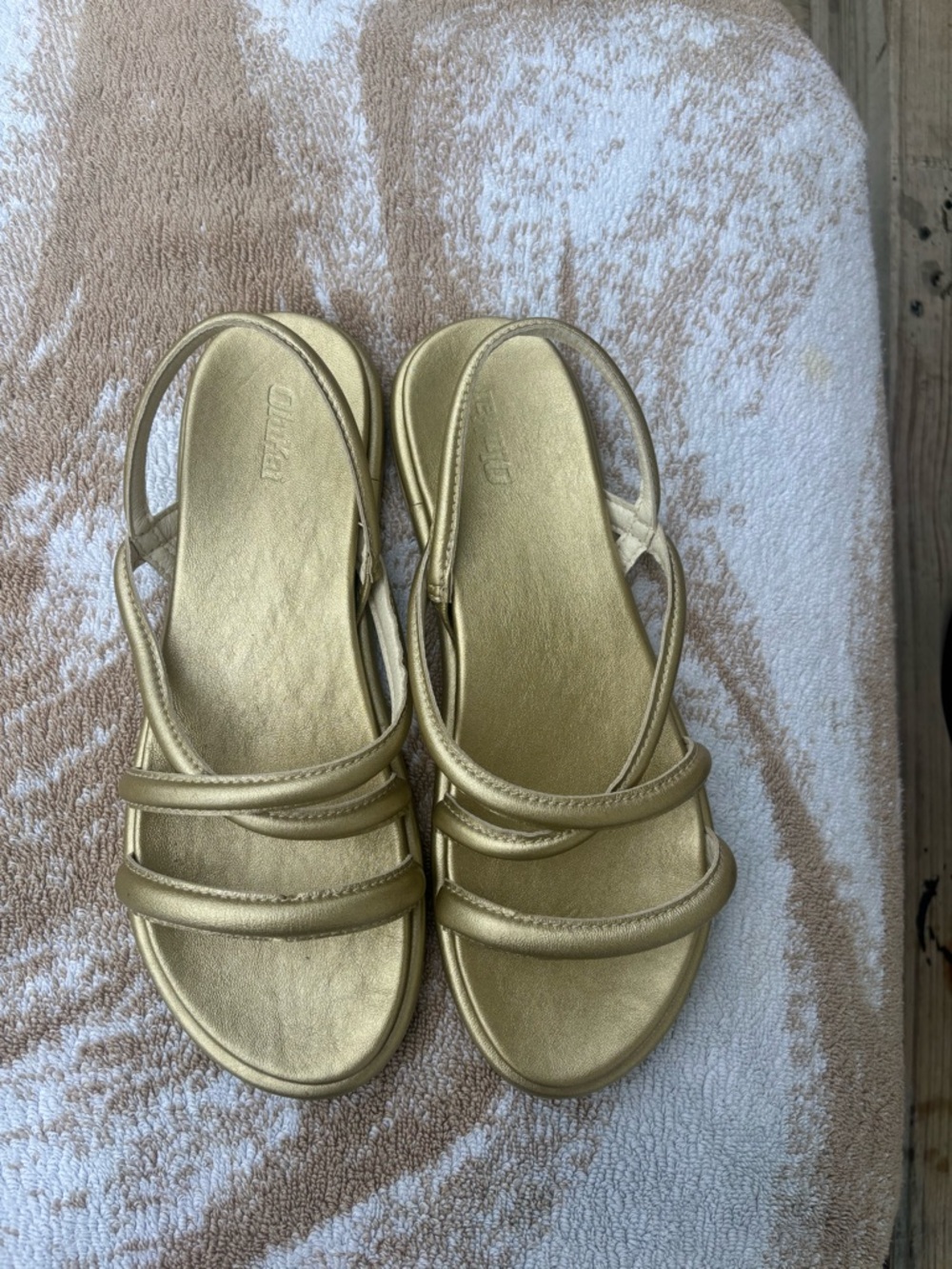 OluKai Women's Metallic Gold Strappy Slingback Sandals